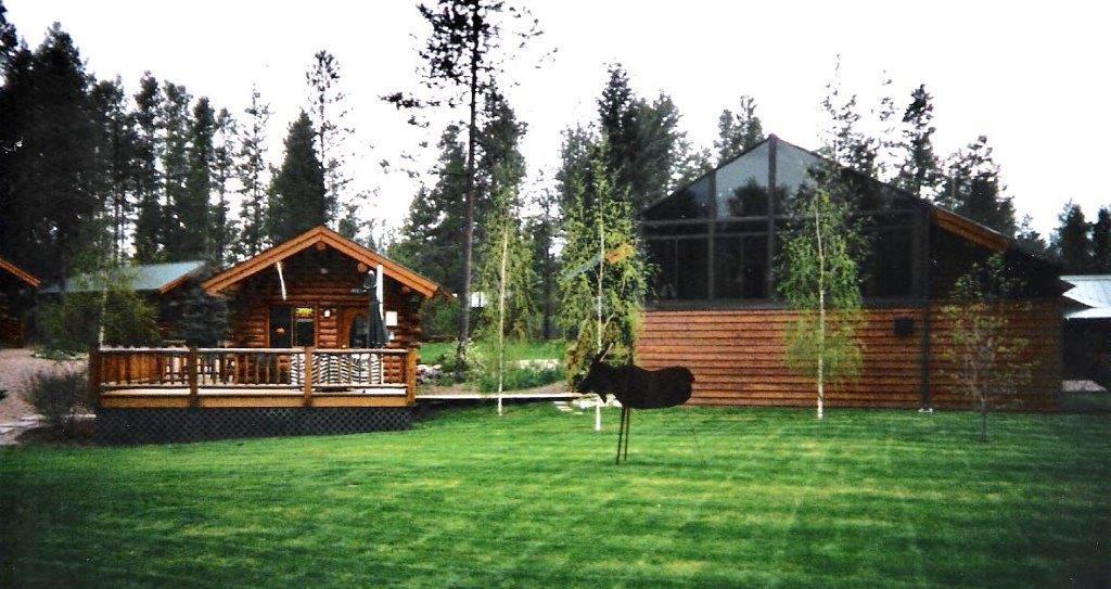 Resort Silverwolf Log Coram
