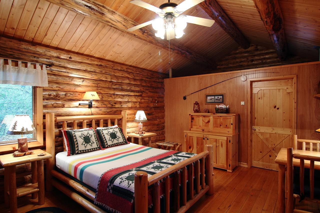 Resort Silverwolf Log Coram